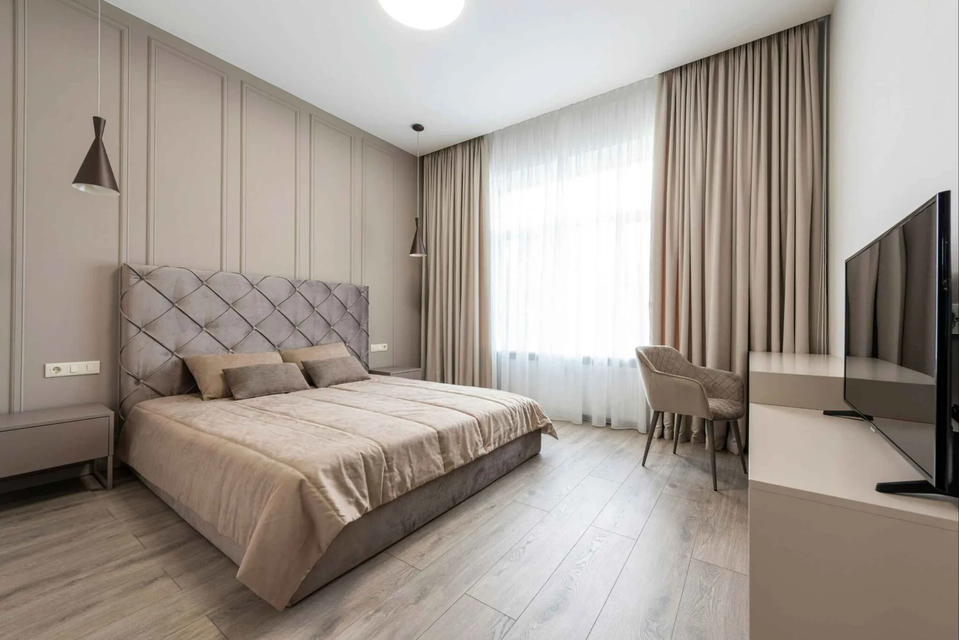 κουρτίνες-airbnb-τοποθετημένες-σε-κατάλυμα-στη θεσσαλονίκη