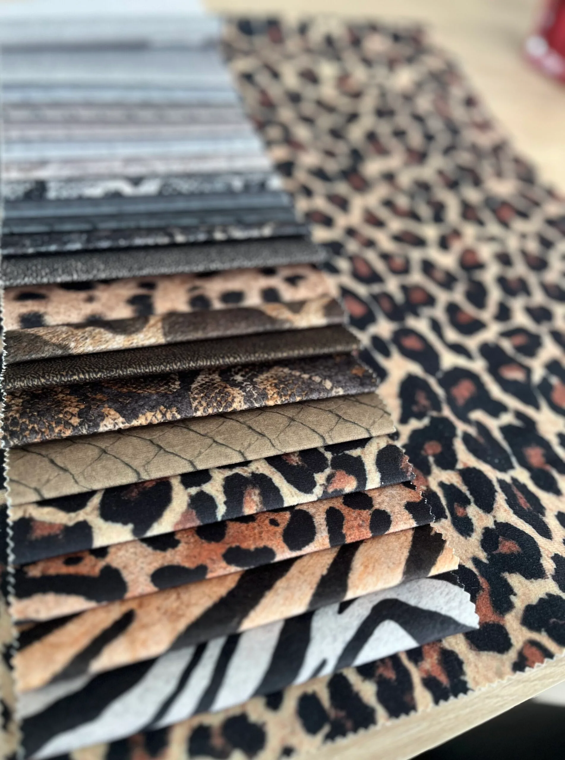ύφασμα-επίπλωσης-animal-print-δειγματολόγιο-υφασμάτων
